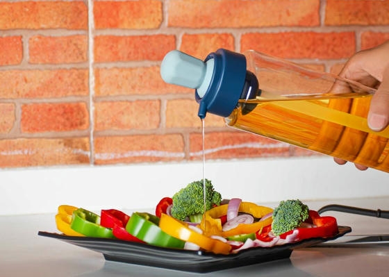 Kitchen King 1000 ml Oil dispenser with Brush 